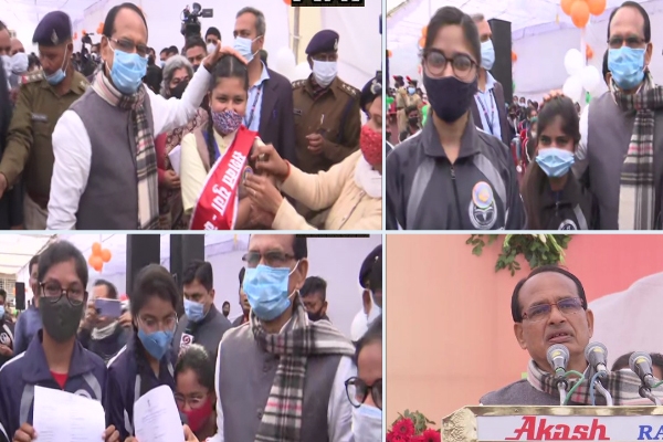 आज से 15 से 18 साल के बच्चों को टीकाकरण, देखिए देशभर से तस्वीरें आज से 15 से 18 साल के बच्चों को टीकाकरण, देखिए देशभर से तस्वीरें