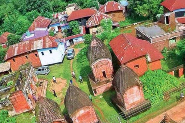 108 ऐतिहासिक मंदिरों और तालाबों वाला अनूठा गांव मलूटी 108 ऐतिहासिक मंदिरों और तालाबों वाला अनूठा गांव मलूटी