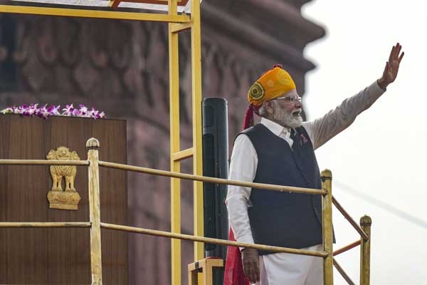 77वें स्वतंत्रता दिवस समारोह पर लालकिले की प्राचीर का अद्भुत नजारा 77वें स्वतंत्रता दिवस समारोह पर लालकिले की प्राचीर का अद्भुत नजारा