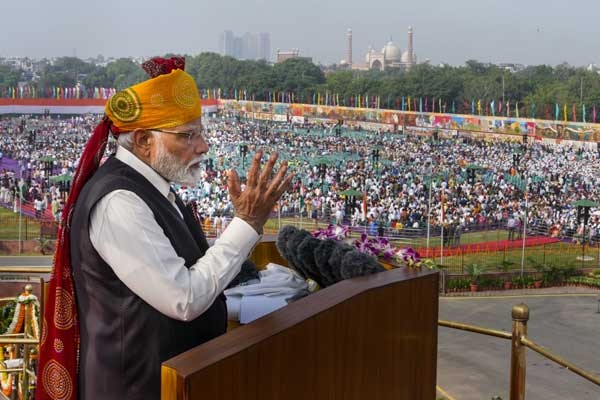 77वें स्वतंत्रता दिवस समारोह पर लालकिले की प्राचीर का अद्भुत नजारा 77वें स्वतंत्रता दिवस समारोह पर लालकिले की प्राचीर का अद्भुत नजारा