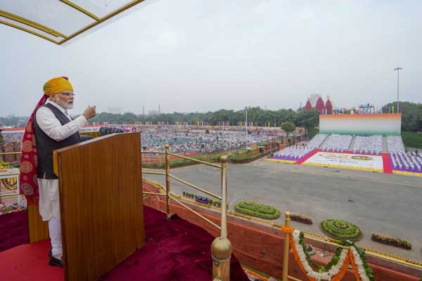 77वें स्वतंत्रता दिवस समारोह पर लालकिले की प्राचीर का अद्भुत नजारा 77वें स्वतंत्रता दिवस समारोह पर लालकिले की प्राचीर का अद्भुत नजारा
