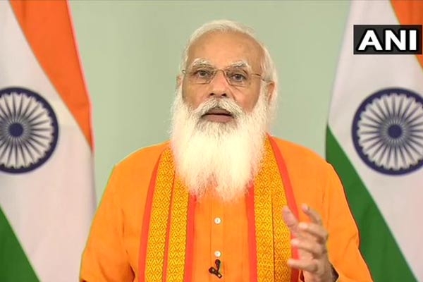 योग के रंग में रंगा देश, देखें तस्वीरें योग के रंग में रंगा देश, देखें तस्वीरें