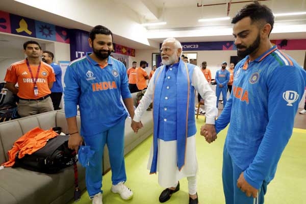 ICC World Cup Final में ऑस्ट्रेलिया से हार के बाद टीम इंडिया की हौंसला अफजाई करते पीएम मोदी