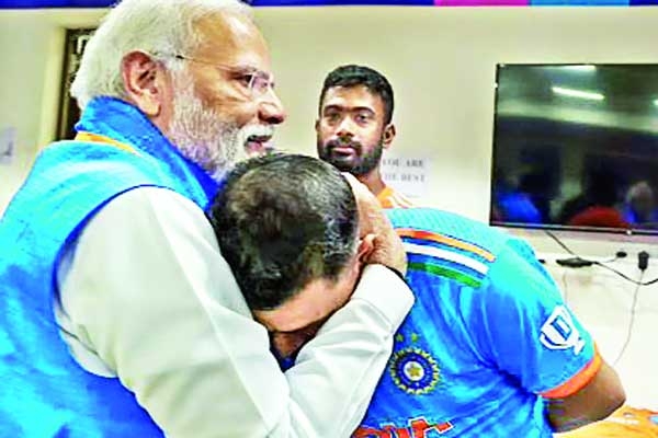 ICC World Cup Final में ऑस्ट्रेलिया से हार के बाद टीम इंडिया की हौंसला अफजाई करते पीएम मोदी