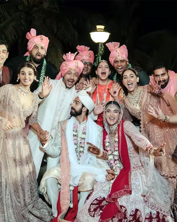 शादी के बंधन में बंधीं मुक्ति मोहन, देखें तस्वीरें