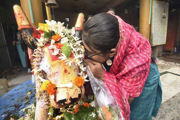 देशभर में नागपंचमी की धूम देशभर में नागपंचमी की धूम