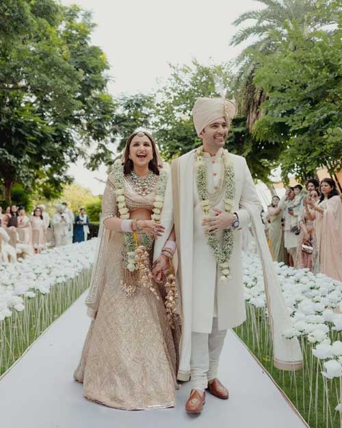 परिणीति, राघव ने शादी की पहली आधिकारिक तस्वीरें साझा कीं