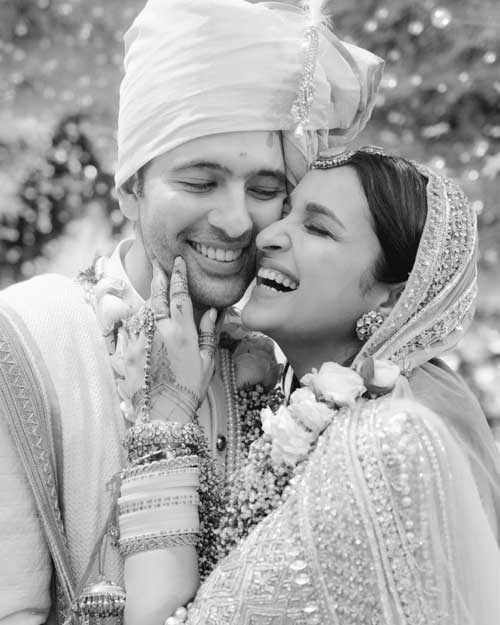 परिणीति, राघव ने शादी की पहली आधिकारिक तस्वीरें साझा कीं परिणीति, राघव ने शादी की पहली आधिकारिक तस्वीरें साझा कीं