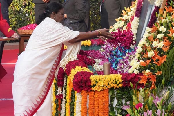 बाबा साहेब भीमराव अंबेडकर की पुण्यतिथि पर श्रद्धांजलि दी