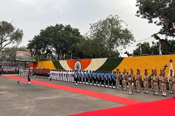77वें स्वतंत्रता दिवस समारोह पर लालकिले की प्राचीर का अद्भुत नजारा 77वें स्वतंत्रता दिवस समारोह पर लालकिले की प्राचीर का अद्भुत नजारा