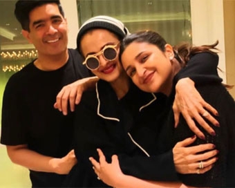 Manish Malhotra की हाउस पार्टी में पहुंची Rekha, Janhvi Kapoor और Parineeti Chopra