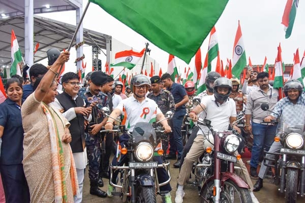 दिल्ली में हर घर तिरंगा बाइक रैली दिल्ली में हर घर तिरंगा बाइक रैली