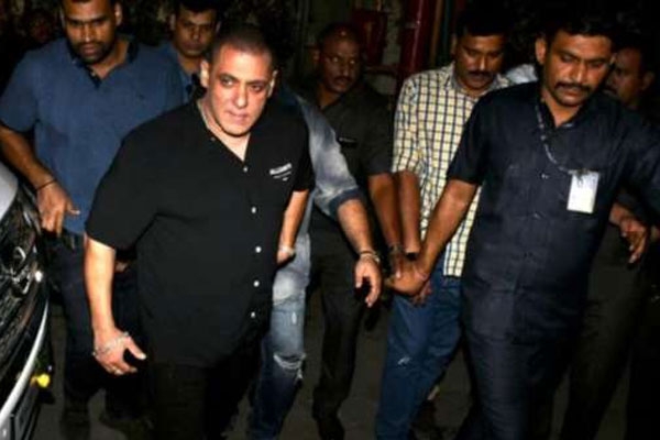 सलमान के नए लुक देख फैंस के उड़े होश सलमान के नए लुक देख फैंस के उड़े होश