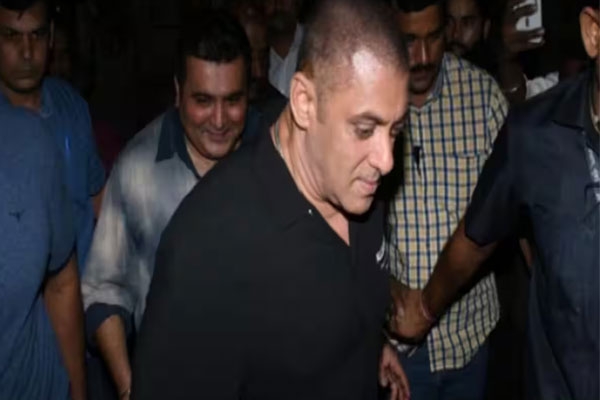 सलमान के नए लुक देख फैंस के उड़े होश सलमान के नए लुक देख फैंस के उड़े होश