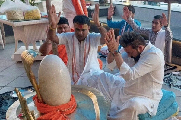 शिव की भक्ति में डूबे संजू बाबा शिव की भक्ति में डूबे संजू बाबा
