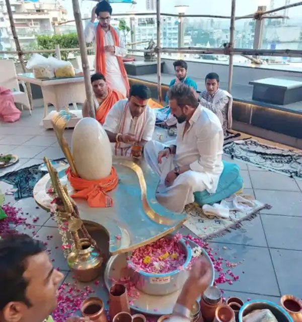 शिव की भक्ति में डूबे संजू बाबा शिव की भक्ति में डूबे संजू बाबा