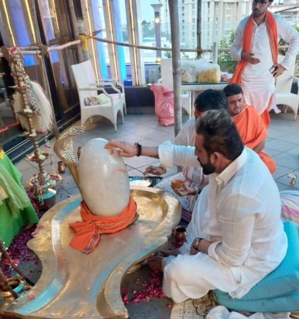 शिव की भक्ति में डूबे संजू बाबा
