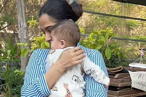 जब सोनम को मिला अपने बच्चे को पहली बार गोद में लेने का एहसास