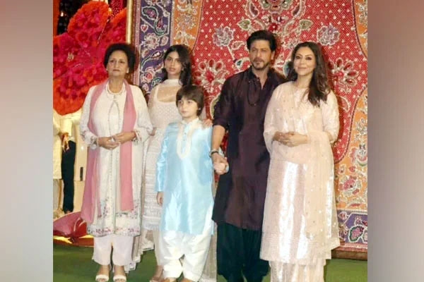 मुकेश अंबानी के घर गणेश उत्सव, उमड़ा बॉलीवुड मुकेश अंबानी के घर गणेश उत्सव, उमड़ा बॉलीवुड