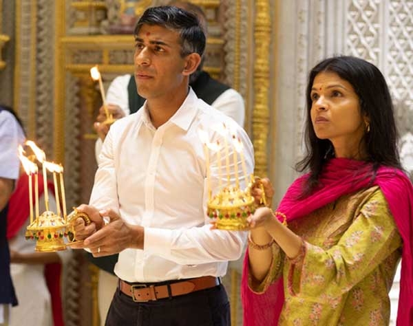 ब्रिटेन के PM Rishi Sunak ने अक्षरधाम मंदिर के दर्शन