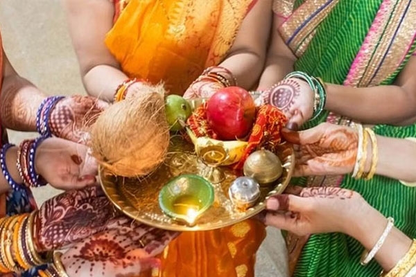 हरियाली तीज: जानिए, क्यों और कैसे मनाते हैं ये त्यौहार हरियाली तीज: जानिए, क्यों और कैसे मनाते हैं ये त्यौहार