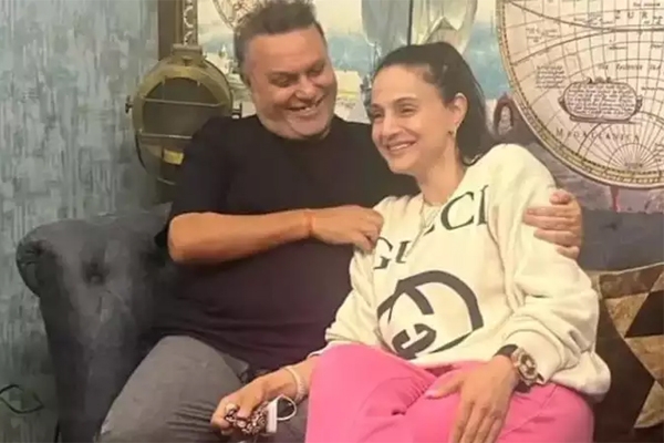 अमीषा पटेल ने कहा, निर्माता अनिल शर्मा के साथ मेरा पिता-बेटी का रिश्ता अमीषा पटेल ने कहा, निर्माता अनिल शर्मा के साथ मेरा पिता-बेटी का रिश्ता