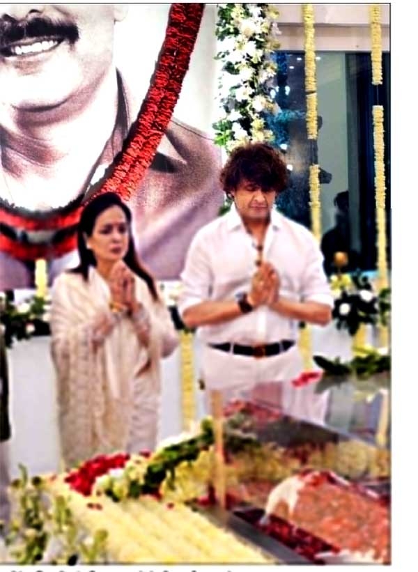सहारा शहर में दिग्गजों ने दी सहाराश्री को श्रद्धांजलि