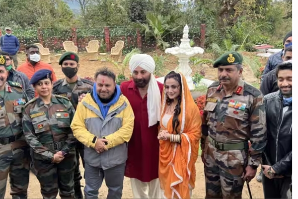अमीषा पटेल ने कहा, निर्माता अनिल शर्मा के साथ मेरा पिता-बेटी का रिश्ता