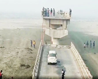 यूपी : शाहजहांपुर में गिरा पुल, कोई हताहत नहीं