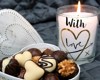 Chocolate Day: वॉलपेपर, इमेज और GIF फोटो से करें अपने प्यार का इजहार