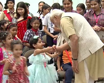PM मोदी ने बच्चों संग मनाया रक्षा बंधन