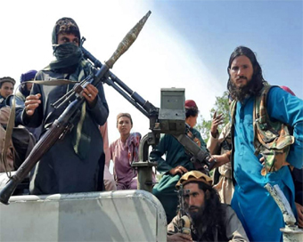 तालिबान डर से लोग काबुल छोड़कर भागे