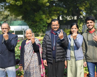 दिल्ली में दिग्गज नेताओं ने डाला वोट