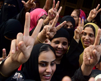 मुस्लिम महिलाएं तीन तलाक से मुक्त