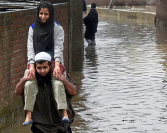 जम्मू-कश्मीर में बाढ़ का खतरा टला