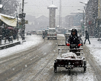 सर्दियों के मौसम की पहली बारिश से भीगी राजधानी दिल्ली