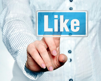 फेसबुक ’LIKE‘ की लत से हो सकती है परेशानी