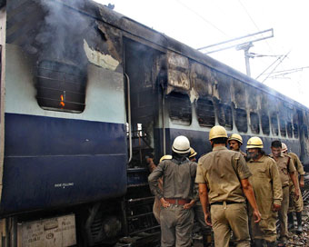 दिल्ली एनसीआर में भी हिंसा व आगजनी