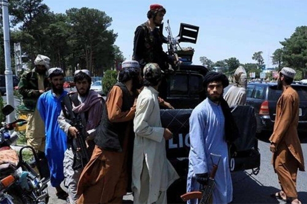 तालिबान शासन के डर से लोग काबुल छोड़कर भागे