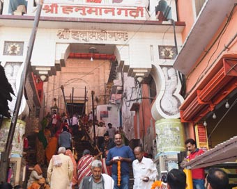 अयोध्या में सामान्य माहौल, मंदिरों में हो रही पूजा-अर्चना