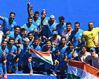 जश्न मनाती टीम इंडिया