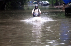 भारी बारिश से दिल्ली हुई पानी-पानी